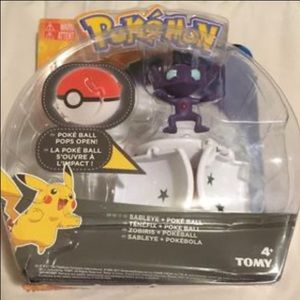 TOMY Pokemon Sableye Throw N Pop Poke Ball Ultra Ball Collectible Figure